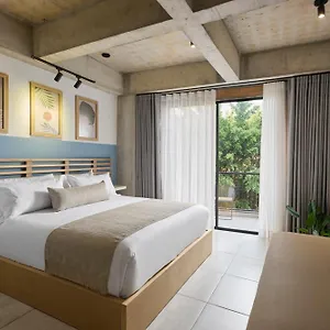 30 Living 4* Medellín